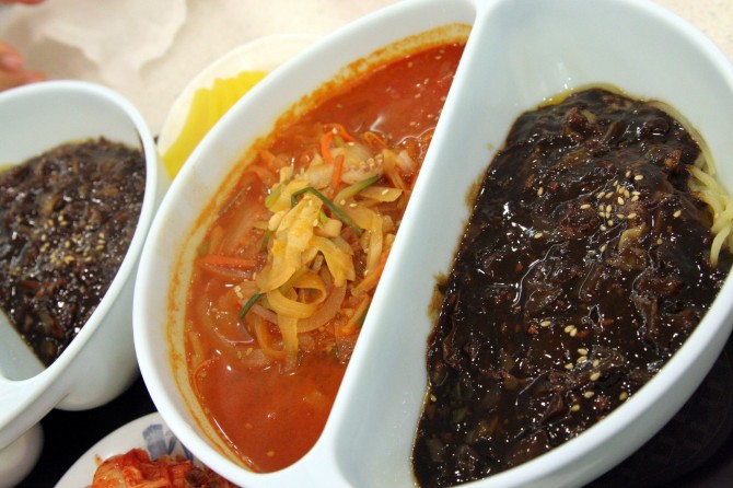 결정장애를 앓는 사람들이 결국 선택하는 짬짜면 - 윤영석(F) 제공